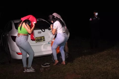 Atrapan a más de 20 extranjeros en una fiesta clandestina en La Chorrera