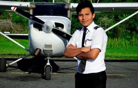 Luis Ángel Marcucci, primer piloto ngäbe: 'Cuando no tienes nada que perder, solo queda arriesgarte por tus sueños'