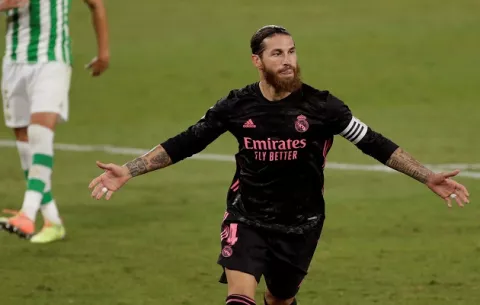 Sergio Ramos marca un penal salvador y el Real Madrid logra su primer triunfo de la temporada
