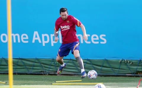 Messi vuelve a entrenamientos del Barcelona y trabaja en solitaio