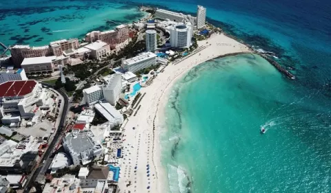México pretende aliviar caída del turismo con feria digital