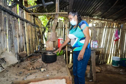 Familias chiricanas reciben viviendas gestionadas a través del 'Plan Colmena'