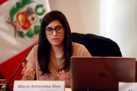 Ministra peruana responde en doce horas un récord de 82 preguntas de Congreso