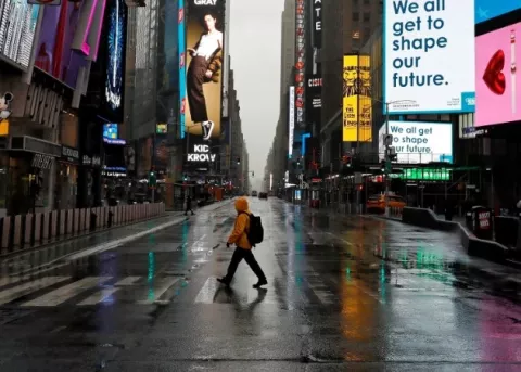 Nueva York vuelve a retrasar la vuelta a las aulas de casi todos los alumnos