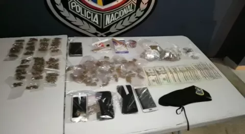 Aprehenden a seis hombres y a una mujer en Nuevo Chorrillo por venta de drogas 