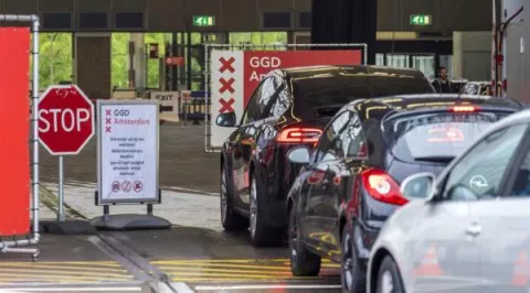 El mundo se aproxima al millón de muertes y los contagios ya ascienden a los 33 millones