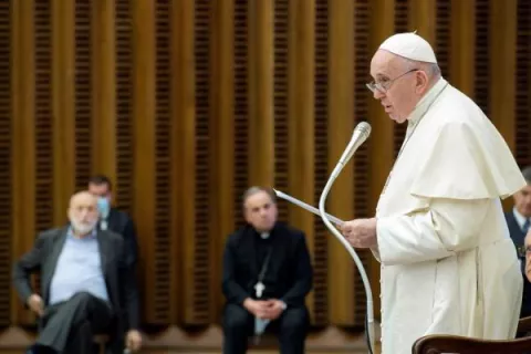 El papa Francisco carga contra una sociedad 'enferma de consumo'