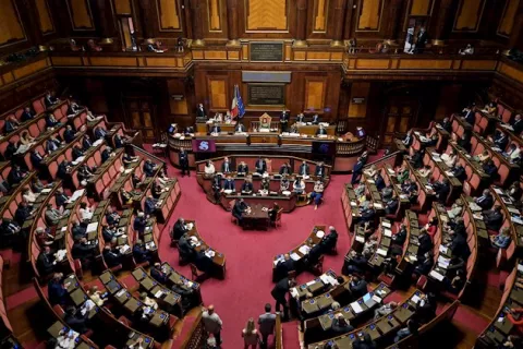 Cierran el Senado de Italia tras dar positivo dos senadores del M5S