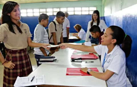 Estudiantes extranjeros que tengan más de 10 años de vivir en Panamá tienen derecho al PASE-U o becas otorgadas por el Ifarhu