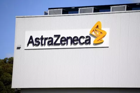 Detienen las pruebas en India de la vacuna contra la COVID-19 de AstraZeneca