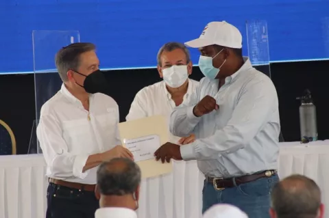 Gobierno Nacional desembolsa $177 mil 694 en préstamos a pequeños productores 