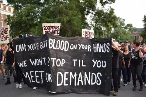 Conductores arrollan a manifestantes en protestas raciales en Hollywood, se reportan dos heridos
