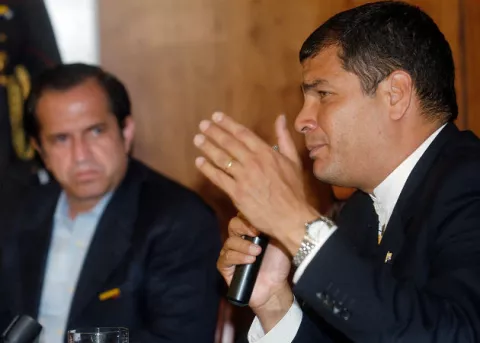 Juez de Ecuador ordena la captura de Correa y otros imputados de corrupción