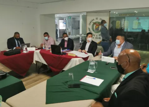 Comerciantes y autoridades municipales colonenses logran acuerdo en pagos de impuestos