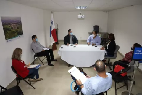 Buscan mecanismos para realizar traspaso de terrenos a familias de escasos recursos