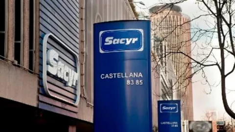 Acciones de Sacyr caen un 18% a media sesión tras laudo en su contra por Canal de Panamá