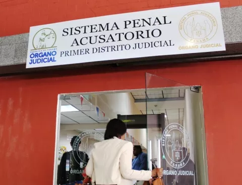 Juez de garantías multa con 200 dólares al exsecretario del Consejo de Seguridad, Rolando López, por no presentarse a  audiencia