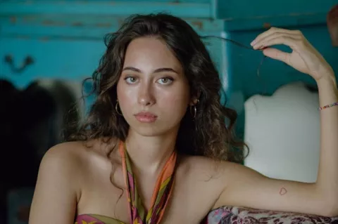 Sofía Valdés, hija de Ana Lucía Herrera, estrena su primer tema titulado 'Little I Know'