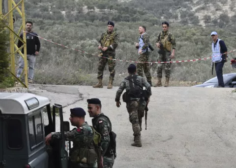 Ejército libanés halla tonelada de fuegos artificiales en puerto de Beirut al mes de explosión