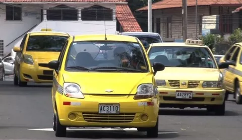 ¡Difícil realidad! Ganancias de taxistas solo se ha incrementado en un 5%
