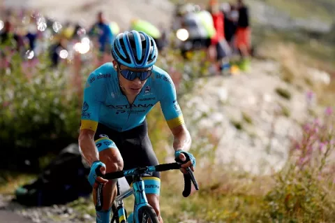 Miguel Ángel 'Superman' López saca la casta y Bernal se retira en el Tour de Francia