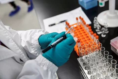 La farmacéutica china Sinovac prevé aplicar su vacuna masivamente a principios de 2021