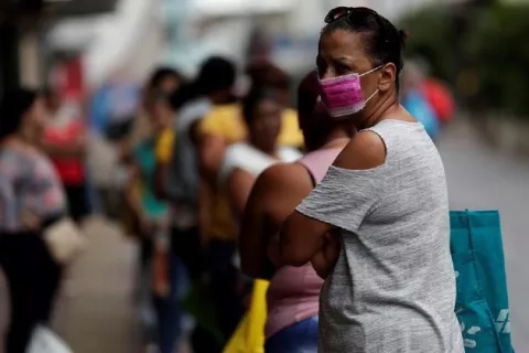 Aprueban en primer debate ley que amplía el alcance de los vales alimenticios de $350 a $500