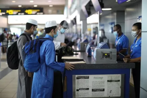 Detectan en el aeropuerto de Tocumen al primer viajero que llega a Panamá con la COVID-19