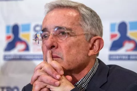 Una jueza colombiana ordena la libertad del expresidente Álvaro Uribe