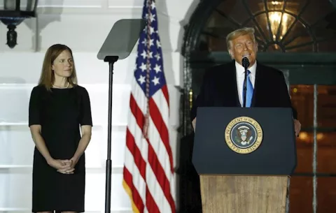 Donald Trump logra colocar a Amy Barrett en el Supremo a una semana de las elecciones