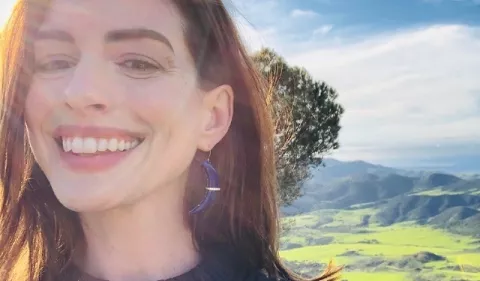 La actriz Anne Hathaway filmó 'The Witches' embarazada