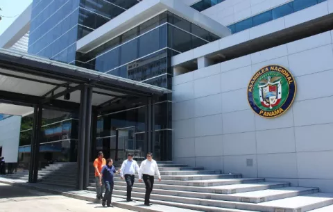 Al funcionario de la Asamblea Nacional le encontraron una bolsa plástica con un polvo blanco