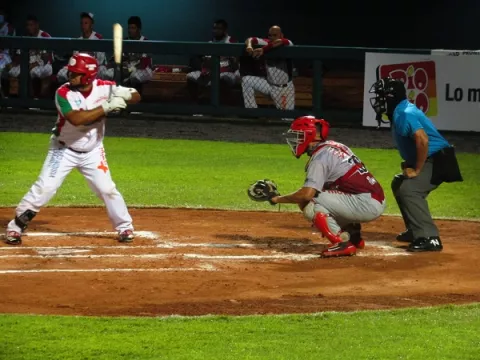 Chiriquí y Bocas del Toro lideran series en semifinales del béisbol mayor