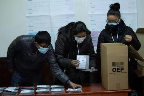 Sigue el conteo de votos en Bolivia y el candidato del MAS, Luis Arce, figura primero