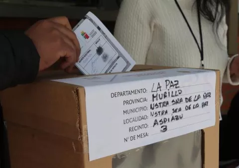 Bolivia inicia el recuento de votos después de nueve horas de sufragio