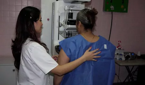Por temor a un diagnóstico positivo, se exponen al cáncer