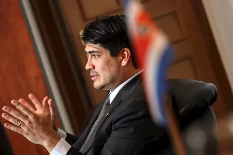 Autoridades de Costa Rica dicen que el presidente Alvarado se mantiene en su cargo
