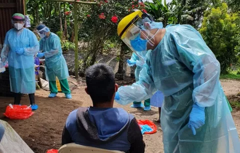 Indígenas que participan en la cosecha de café se niegan a efectuarse la prueba de COVID-19