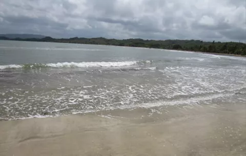 Ministro de Salud advierte que abrirán las playas, pero no permitirán los paseos ni licor