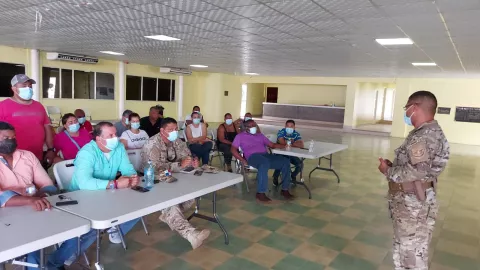 Senan se reúne con familiares de los cinco desaparecidos de la  embarcación ‘Los Albertos’