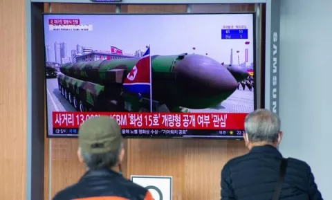 Corea del Norte exhibe un nuevo misil balístico de alcance intercontinental