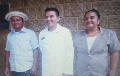 Familiares aseguran que joven médico panameño falleció esperando la ayuda del Gobierno