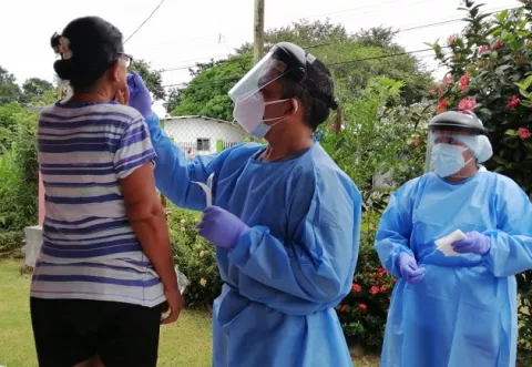 Suben las muertes por día de COVID-19 en Panamá