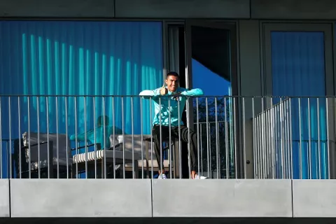 Ronaldo, asintomático y  está aislado al salir positivo a la COVID-19