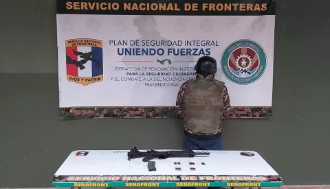 Capturan a un colombiano con un fusil de guerra en el área del Darién