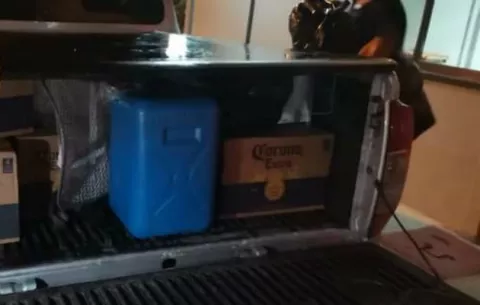 Fuerza Pública costarricense detiene a cuatro personas por el decomiso de licor procedente de Panamá