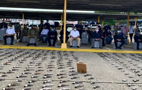 [VIDEO] Más de 800 armas de fuego fueron destruidas este viernes en la sede de la Policía Nacional
