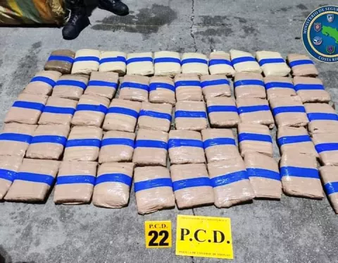 Decomisan 1,220 kilos de  marihuana en aguas del Pacífico cerca a Golfito, próximo a Panamá