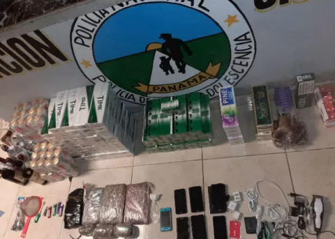  Atrapan  a dos sujetos cuando intentaban meter droga y artículos prohibidos a la cárcel de Colón