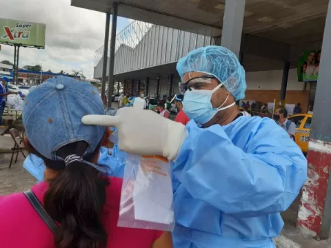 Elvys Villarreal: el médico que realizó la primera prueba de hisopado en la provincia de Panamá Oeste